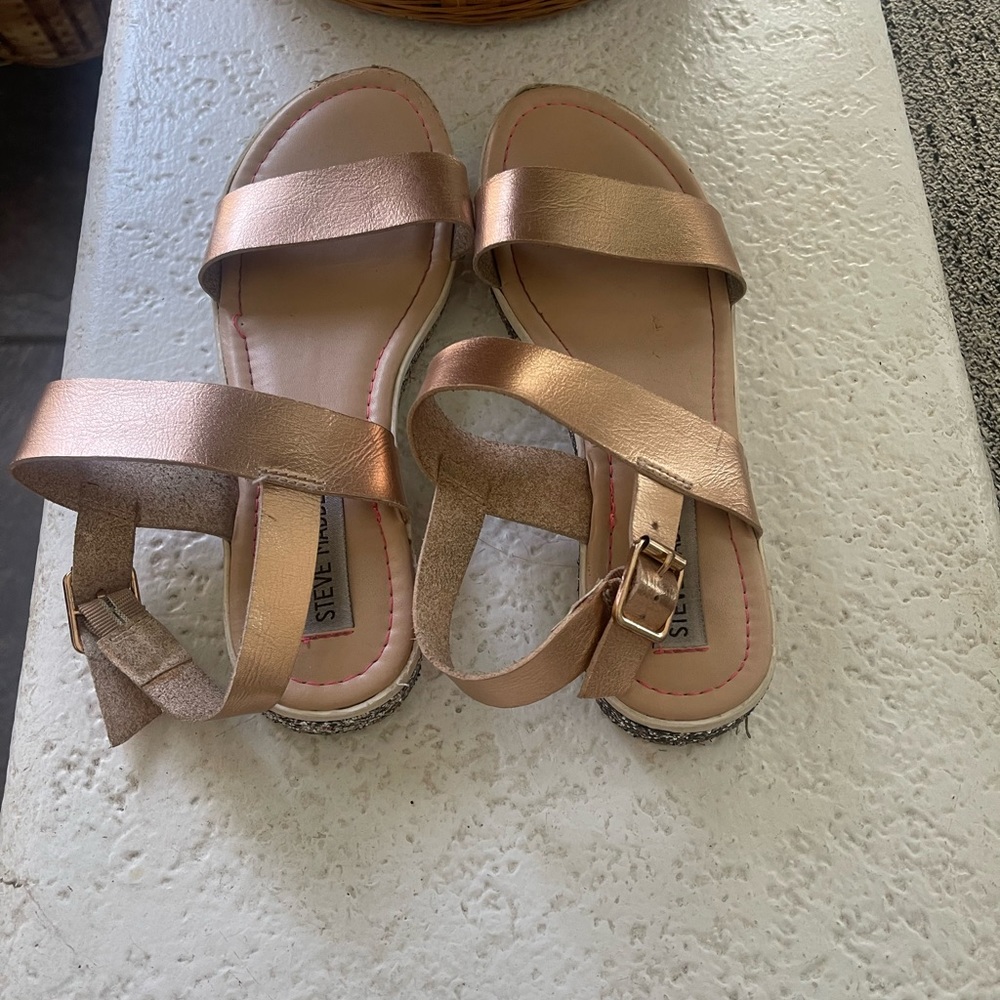 Steve Madden Big Girls sandals-Rose Gold